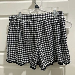Checkered pull on shorts